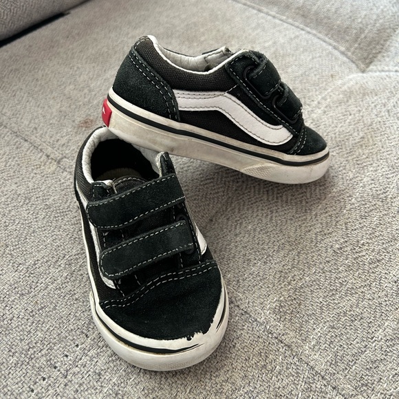 Vans Other - Vans Kids Black & White Velcro Old Skool Sneakers